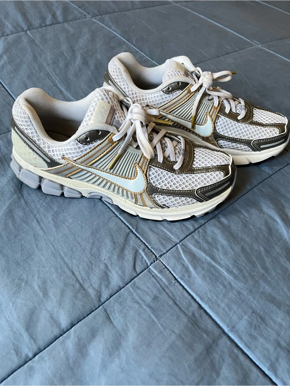 Nike zoom vomero 5 sneakers